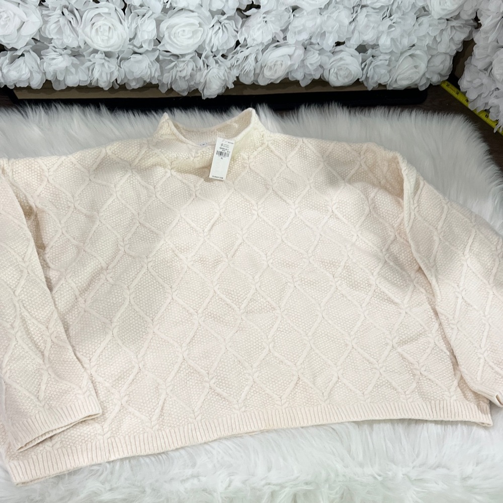 Old Navy Cream Sweater Diamond cable knit